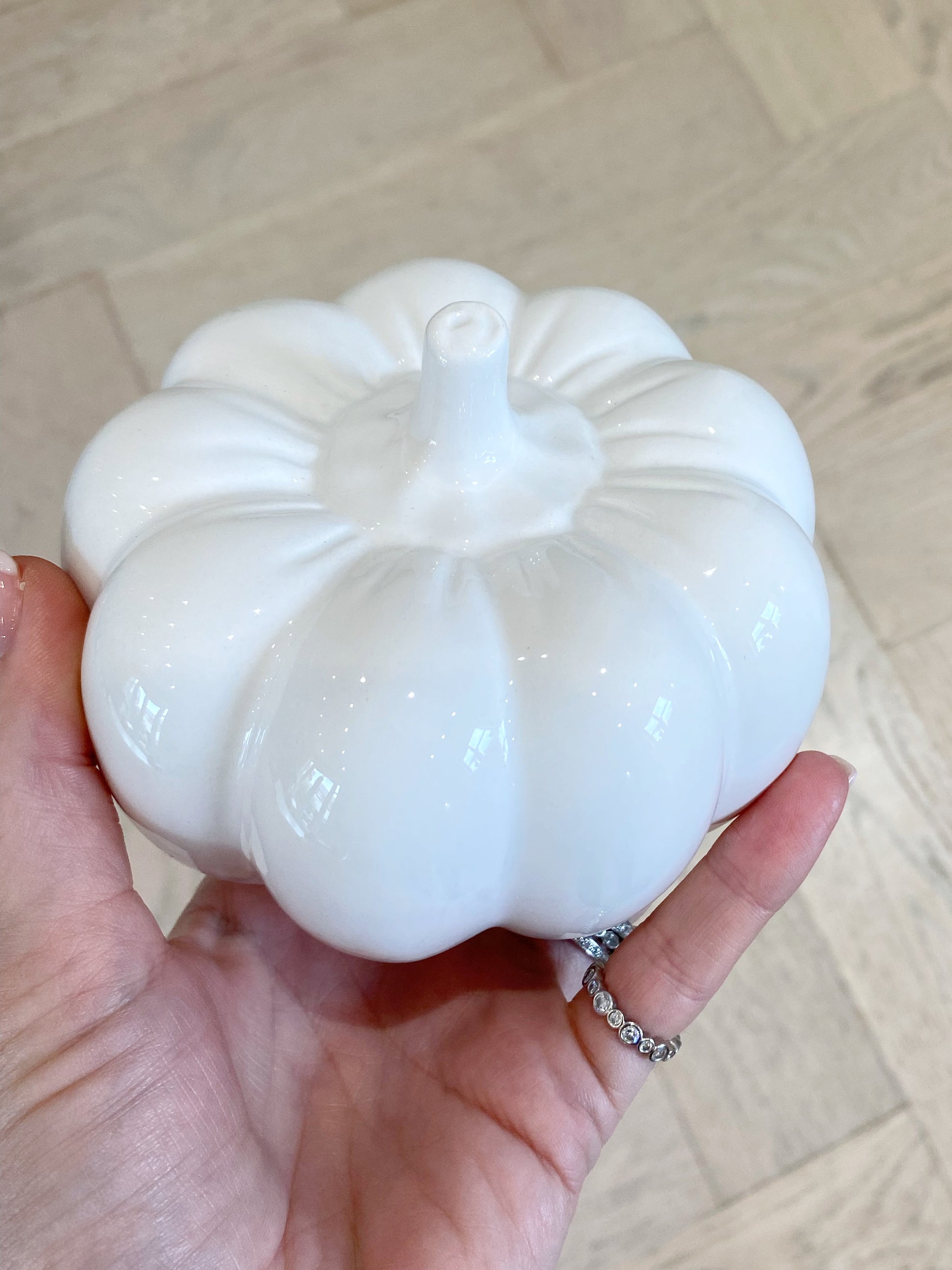 Gloss White Ceramic Pumpkin - Solu Candles